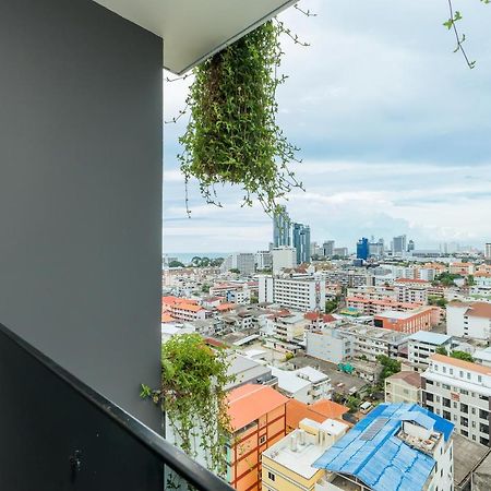 Arbour Hotel And Residence Патая Екстериор снимка View from the balcony of a condominium in Bangkok