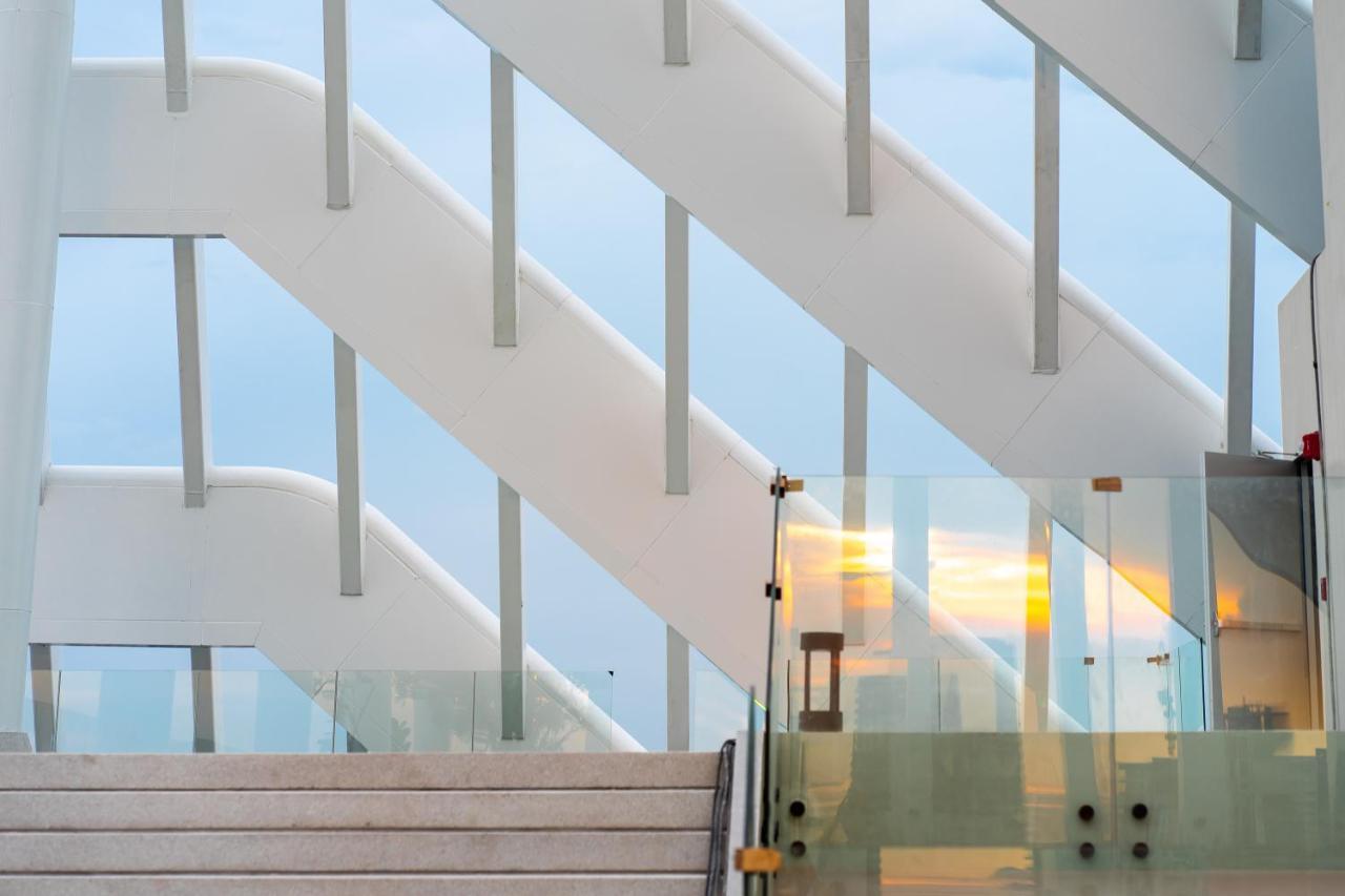 Arbour Hotel And Residence Патая Екстериор снимка The staircase
