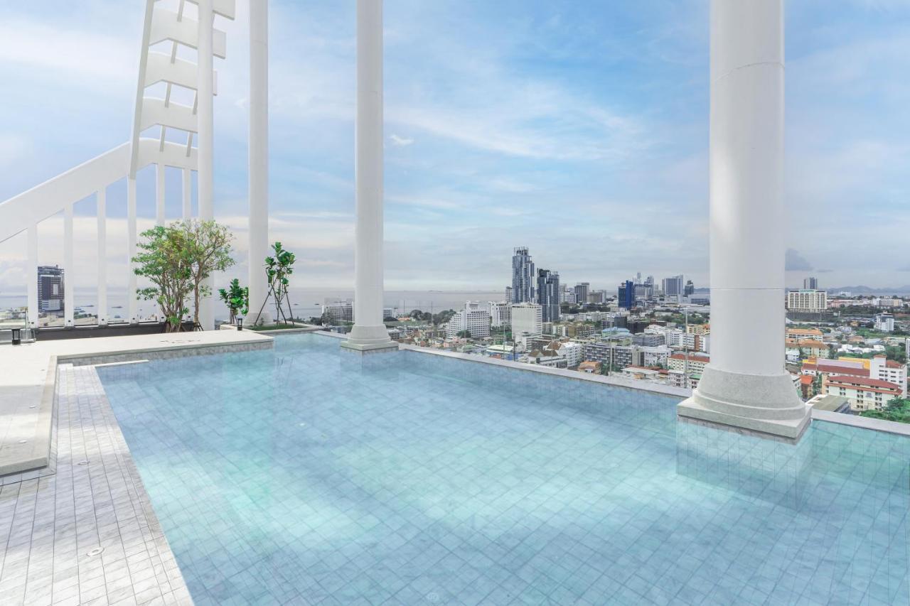 Arbour Hotel And Residence Патая Екстериор снимка The pool at the 36th floor