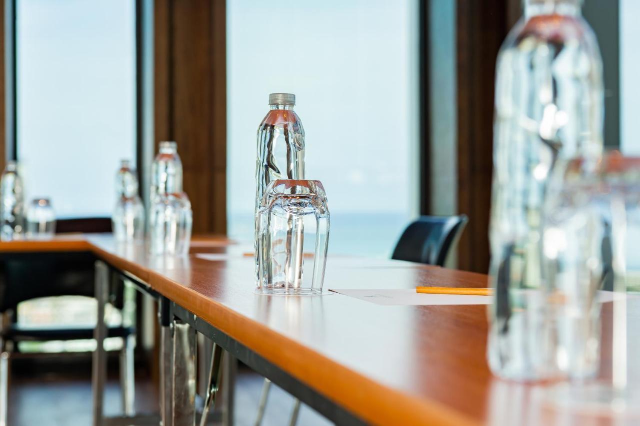 Arbour Hotel And Residence Патая Екстериор снимка Bottled water on a table