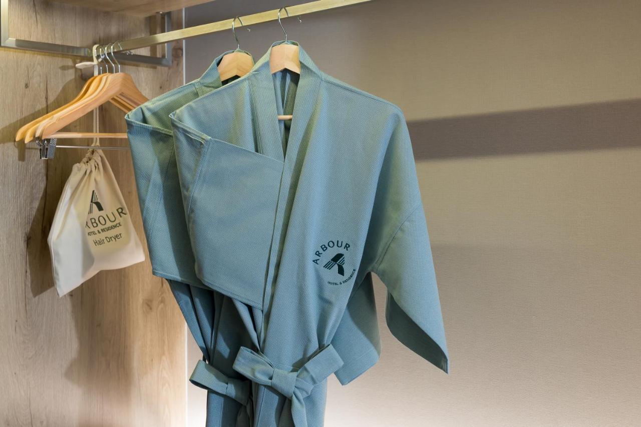 Arbour Hotel And Residence Патая Екстериор снимка A bathrobe