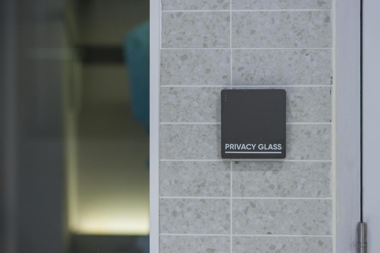 Arbour Hotel And Residence Патая Екстериор снимка Privacy glass