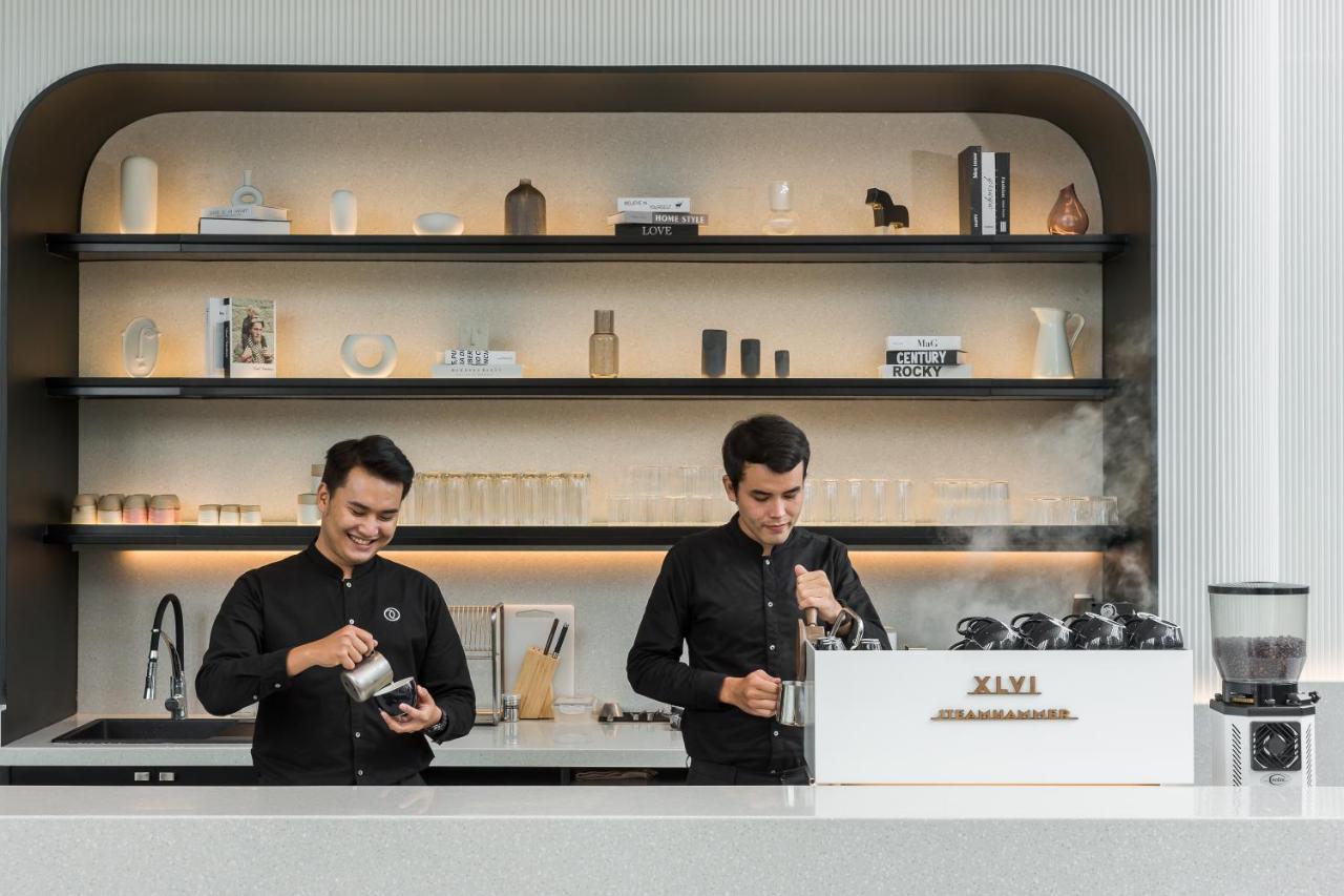 Arbour Hotel And Residence Патая Екстериор снимка Baristas at work