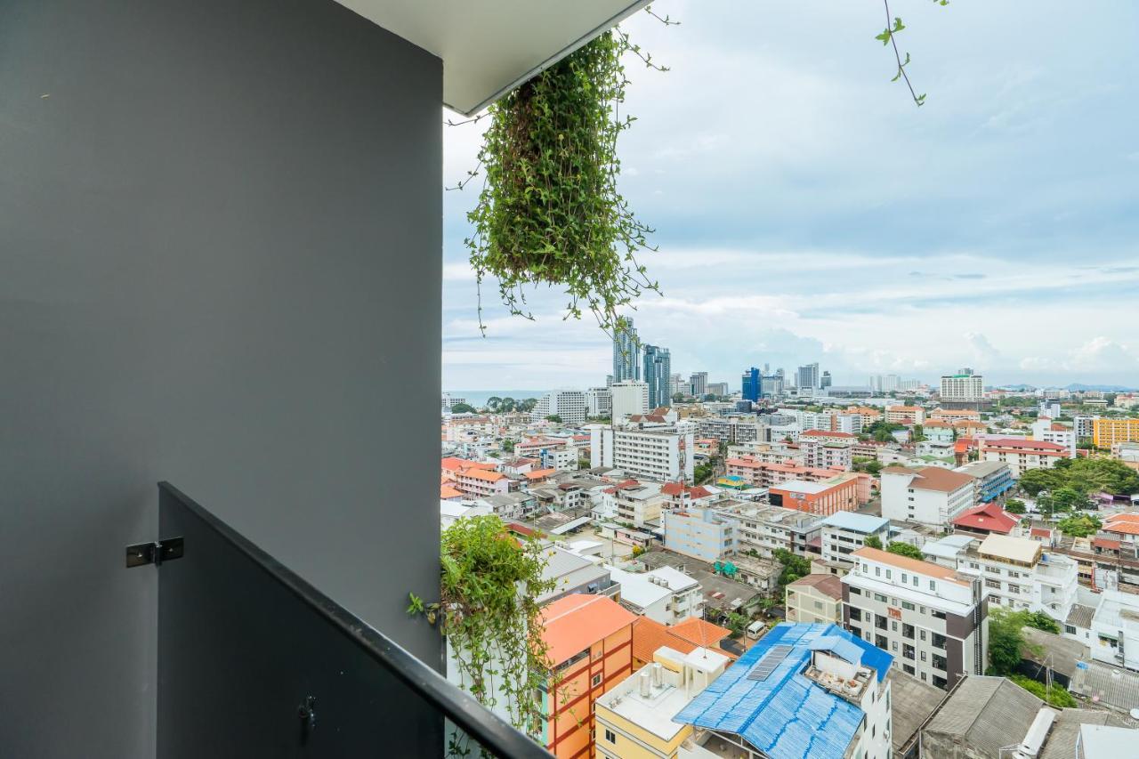 Arbour Hotel And Residence Патая Екстериор снимка View from the balcony of a condominium in Bangkok